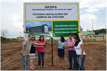 Reitora-Raimunda-Monyteiro-descerrando-a-placa