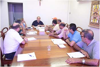 Membros-do-Sindicato-dos-Taxistas-com-Prefeito