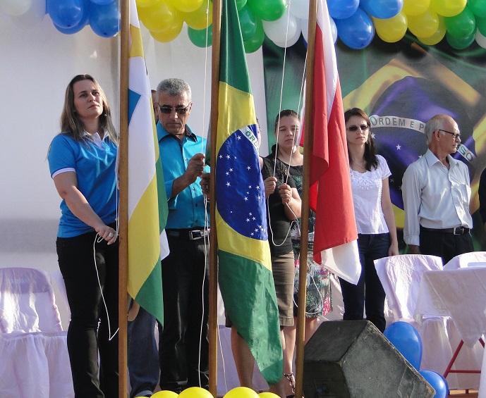 Secretaria de Educação Claudia Kummer, Prefeito esposa e filha