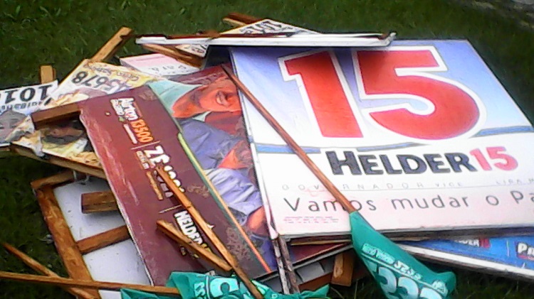 Placas apreendidas por propaganda irregular em Novo Progresso