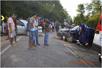 Veículos-se-chocaram-de-frente