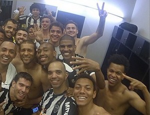 Jogadores do Galo postam fotos