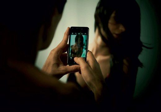 aprovada-punicao-para-quem-divulgar-videos-e-fotos-intimas-na-internet1415209559