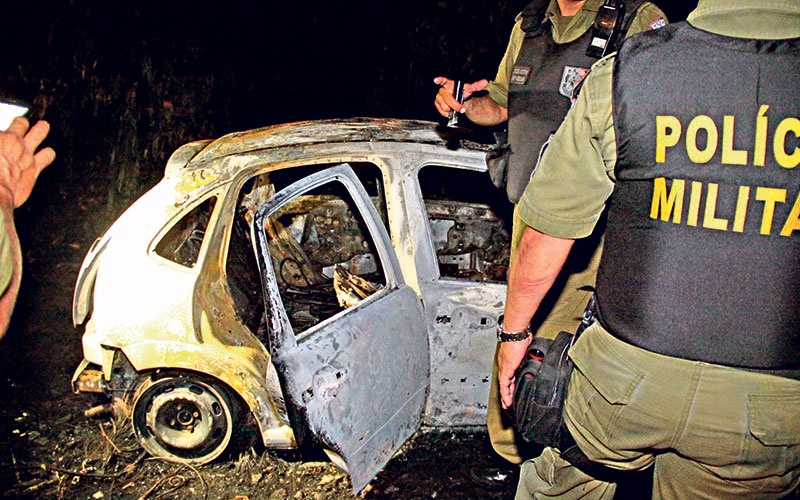 O carro de Antônio foi encontrado incendiado com seu corpo dentro (Foto: Celso Rodrigues)