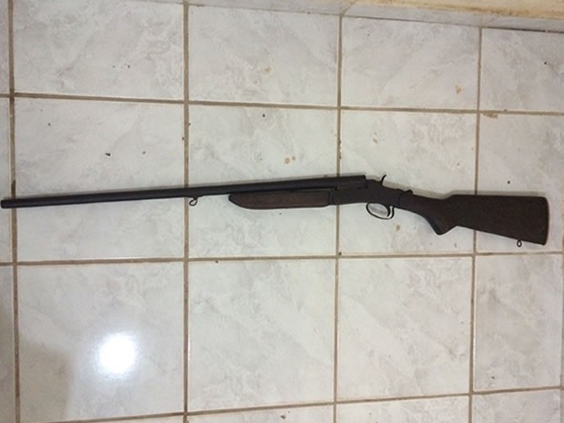 Espingarda calibre 20 utilizada pelo jovem (Foto: Divulgação/Polícia Civil de Juruti)