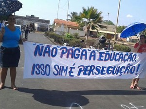 Categoria foi com cartazes às ruas da cidade
 (Foto: Divulgação/Sintepp Alenquer)