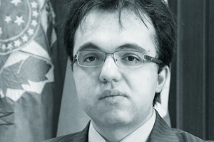 Daniel-Avelino-blue-300x200