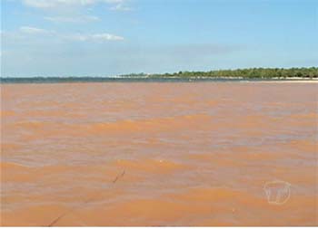 Lama-invadiu-o-Lago-do-Juá-mudando-a-tonalidade-da-água-para-barrenta