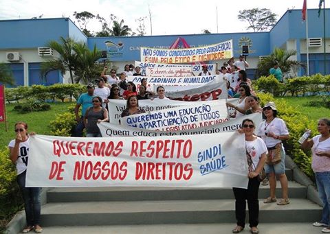 Servidores se concentram frente a prefeitura de Novo Pregresso exigindo melhorias e respeito (Foto- Jornal Folha do Progresso)