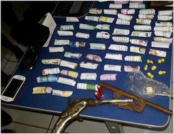 Armas-e-drogas-apreendidas-durante-operação-policial