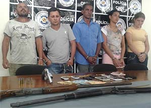 Cinco-pessoas-foram-presas-na-operação