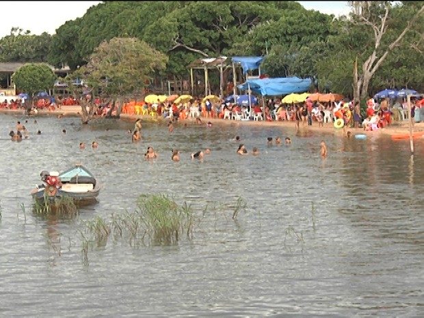 Praia do Maracanã, na área urbana de Santarém