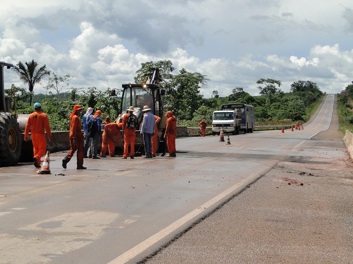 Funcionários da Empresa "Tres irmãos"