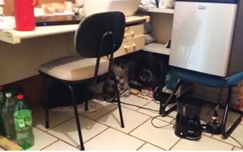 (Escritorio com Computador,INTERNET, telefone impresora dentro da cadeia em Itaituba-PA)