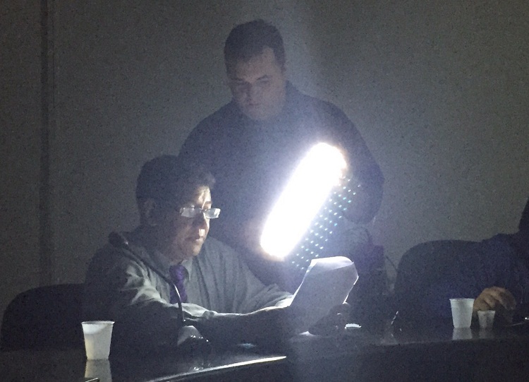 Sessão ordinária na Camara Municipal realizada sem energia eletrica