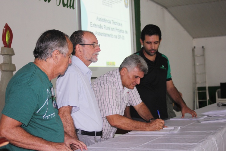 assinatura_contratos_assistencia_tecnica-31_03_15[1]