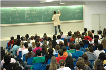 Professor-em-sala-de-aula