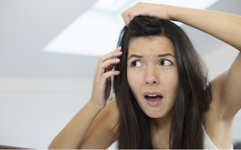 destaque-331881-dicas-para-esconder-os-fios-brancos-sem-pintar-os-cabelos-1