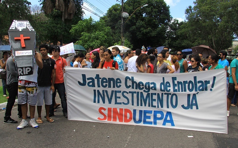 destaque-333981-destaque-328748-290415-a4-protestocaixaouepa-ra