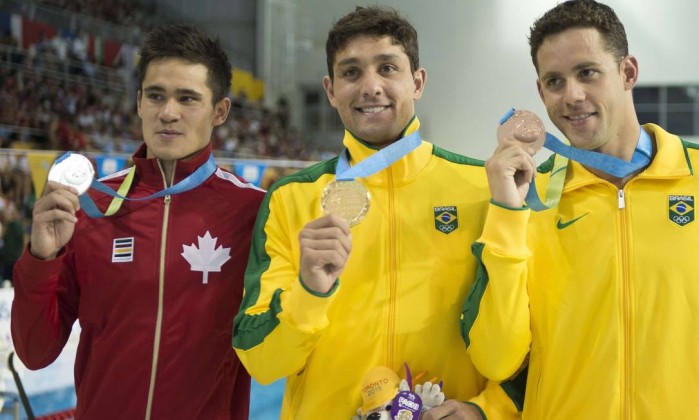 Dobradinha brasileira: Thiago Simon foi ouro e Thiago Pereire levou o bronze, sua 20ª medalha em Jogos Pan-Americanos - JIM WATSON / AFP