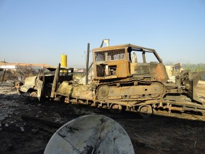 Trator e Caminhão destruído com incêndio