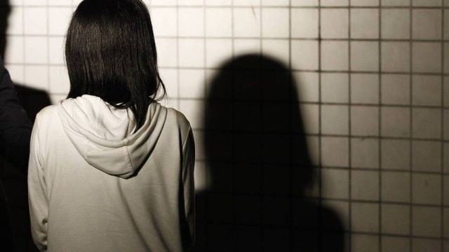 Mãe da vítima sobre a filha: “ela treme e chora o tempo todo, está traumatizada” Foto: Thiago Lontra / Agência O Globo