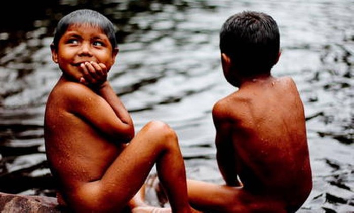 Crianças indígenas têm probabilidade duas vezes maior de não completarem o primeiro ano de vida - Pedro Kirilos / Agência O Globo