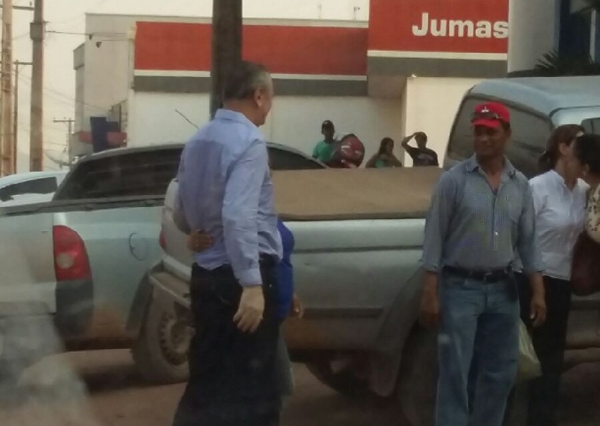 Ezequiel Castanha na chegada do presido  em frente ao Supermercado em Novo Progresso