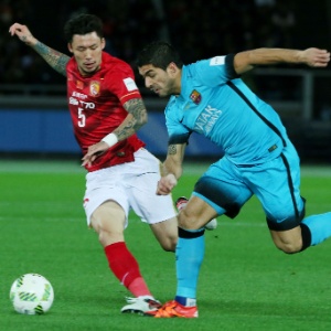 luis-suarez-disputa-a-bola-na-semifinal-do-mundial-de-clubes-entre-barcelona-e-guangzhou-evergrande-1450355087131_300x300