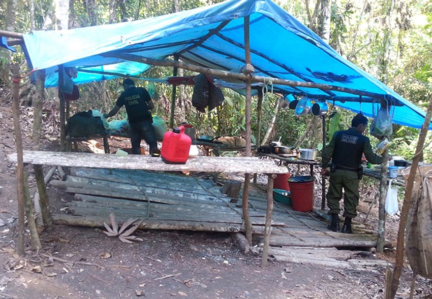 Polícia resgata doze pessoas que eram mantidas em regime de escravidão em Rurópolis em agosto de 2014. Foto: Ascom Polícia Civil