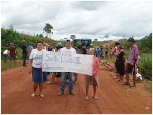 Agricultores-interditam-estrada-de-Barreiras-300x226
