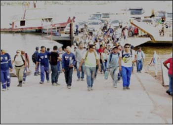 Trabalhadores-desembarcam-diariamente-para-trabalhar-em-Miritituba
