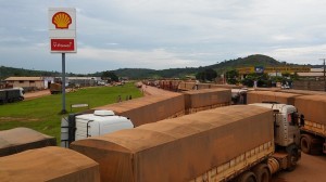 A cidade de Novo Progresso foi tomada por caminhões em todo o perímetro urbano.