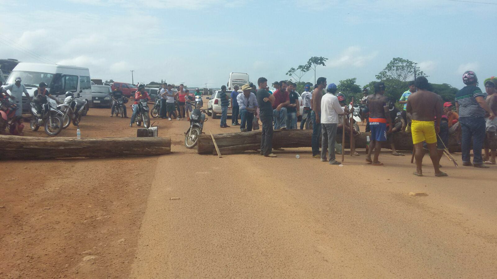 Trabalhadores rurais bloquearam  rodovia