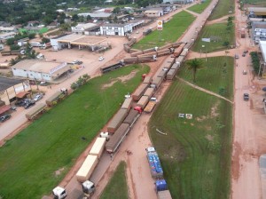 A cidade de Novo Progresso foi tomada por caminhões em todo o perímetro urbano.
