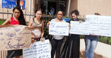 Mulheres-de-presos-protestam-em-frente-ao-Fórum