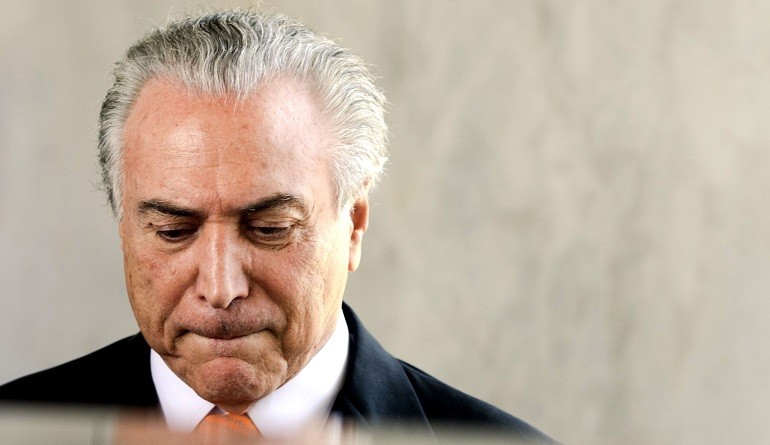 Brasília - O vice-presidente, Michel Temer, fala à imprensa ao deixar seu gabinete no Palácio do Planalto (Marcelo Camargo/Agência Brasil)
