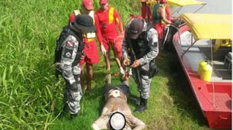 Corpo-de-um-dos-bandidos-resgatado-pelos-Bombeiros