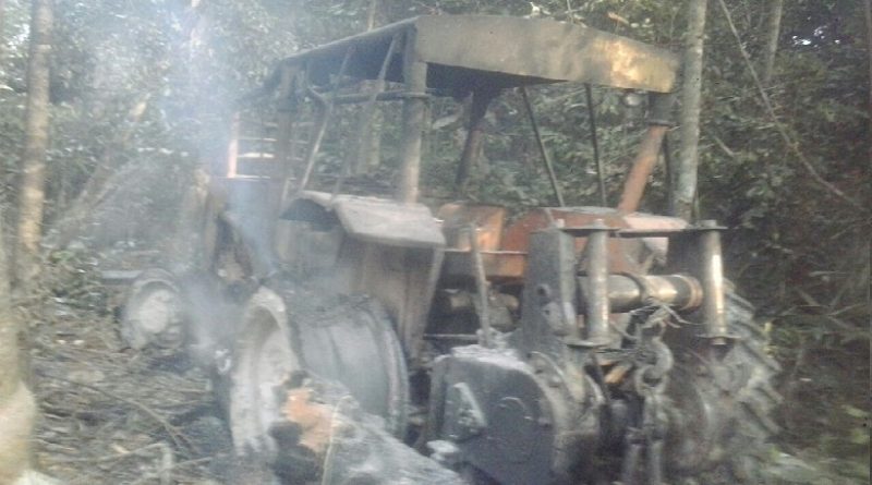 trator queimado pelos fiscais ambientais