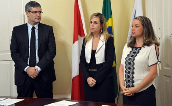 Posse - diretor e vice-diretora do Foro - junho de 2016 _1_