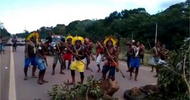 (Foto -Indígenas fecharam rodovia -Bbr-163 em Novo Progresso, arquivo Jornal Folha do Progresso)