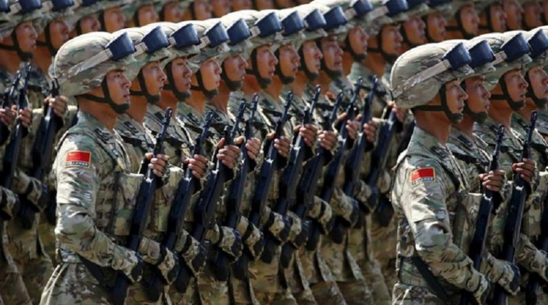 Soldados do Exército Popular da China (Foto: Damir Sagolj / Reuters)