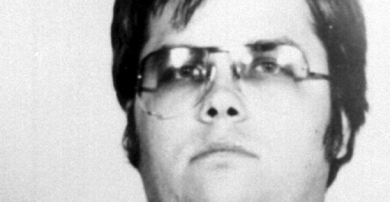 mark-david-chapman-assassino-de-john-lennon-em-foto-divulgada-pela-policia-de-nova-york-9121980-1281462059729_615x300
