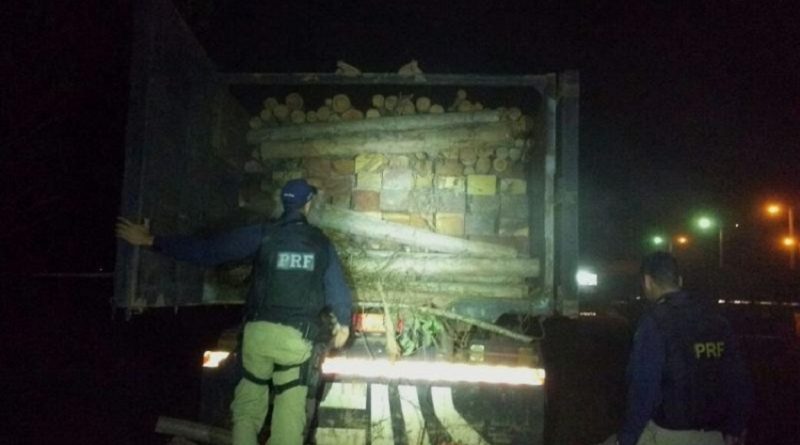 flagrante_de_transporte_de_madeira_ilegal03_12set2016