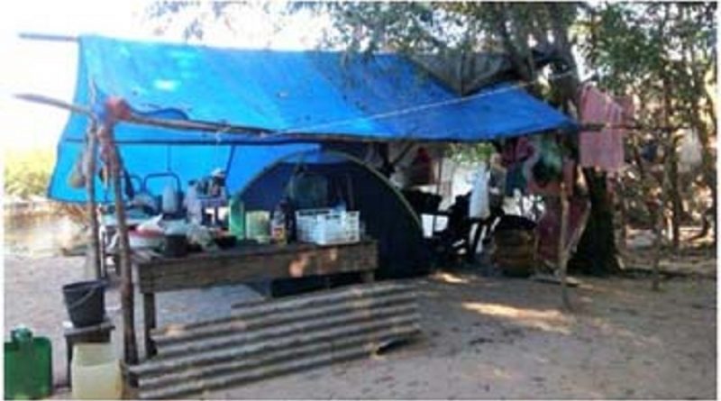 barraca-de-lona-construida-pelos-ribeirinhos
