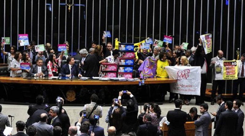 camara-dos-deputados-pec-dos-gastos-20151025-007