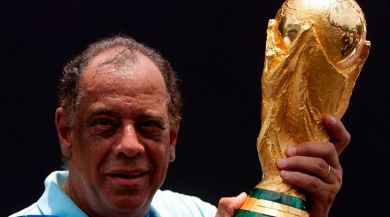 destaque-383910-show_carlos-alberto-torres-taca-copa-tl-20101121