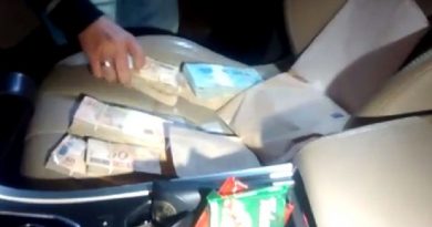 Dinheiro que supostamente seria para pagamento de propina foi encontrado no carro de Luiz Alberto Mantilla (Foto: Polícia Federal/Divulgação)