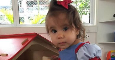 2016-11-03-16-09-maria-flor-filha-deborah-secco