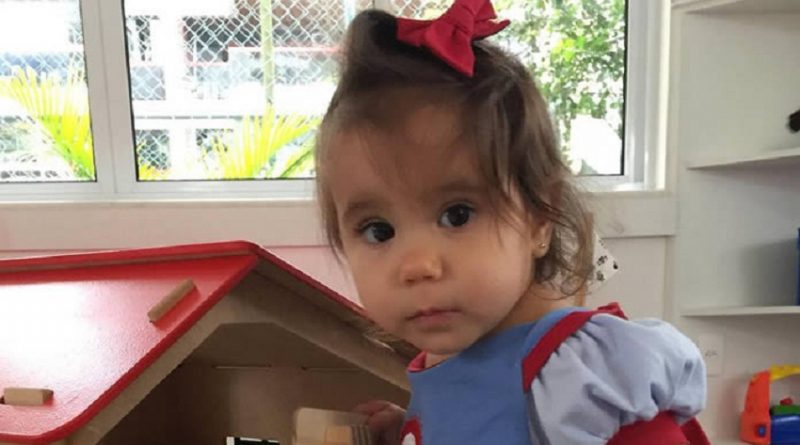 2016-11-03-16-09-maria-flor-filha-deborah-secco